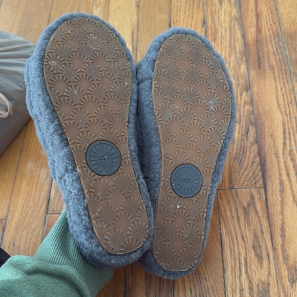 Ugg gray fluff yeah slippers 9 - Picture 8 of 8